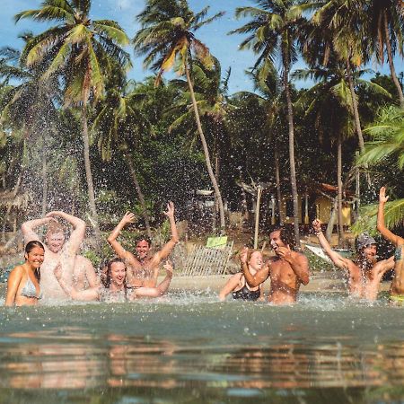 Отель Surf & Yoga Аругам Экстерьер фото