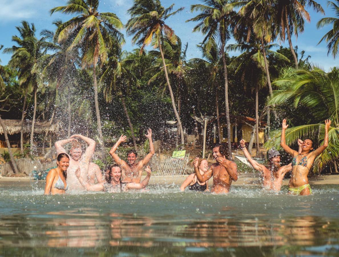 Отель Surf & Yoga Аругам Экстерьер фото